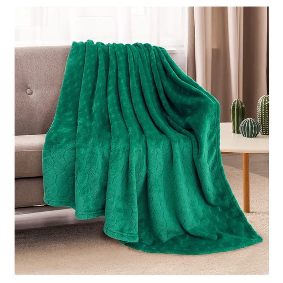 Emerald Green Plush Fleece Throw Blanket 50x60 Super Soft Cozy - Picture 2 of 8